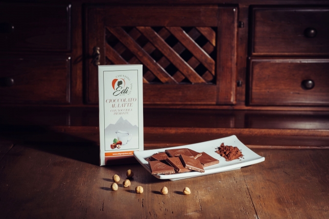 CIOCCOLATO AL LATTE E NOCCIOLE PIEMONTE