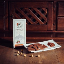 CIOCCOLATO AL LATTE E NOCCIOLE PIEMONTE